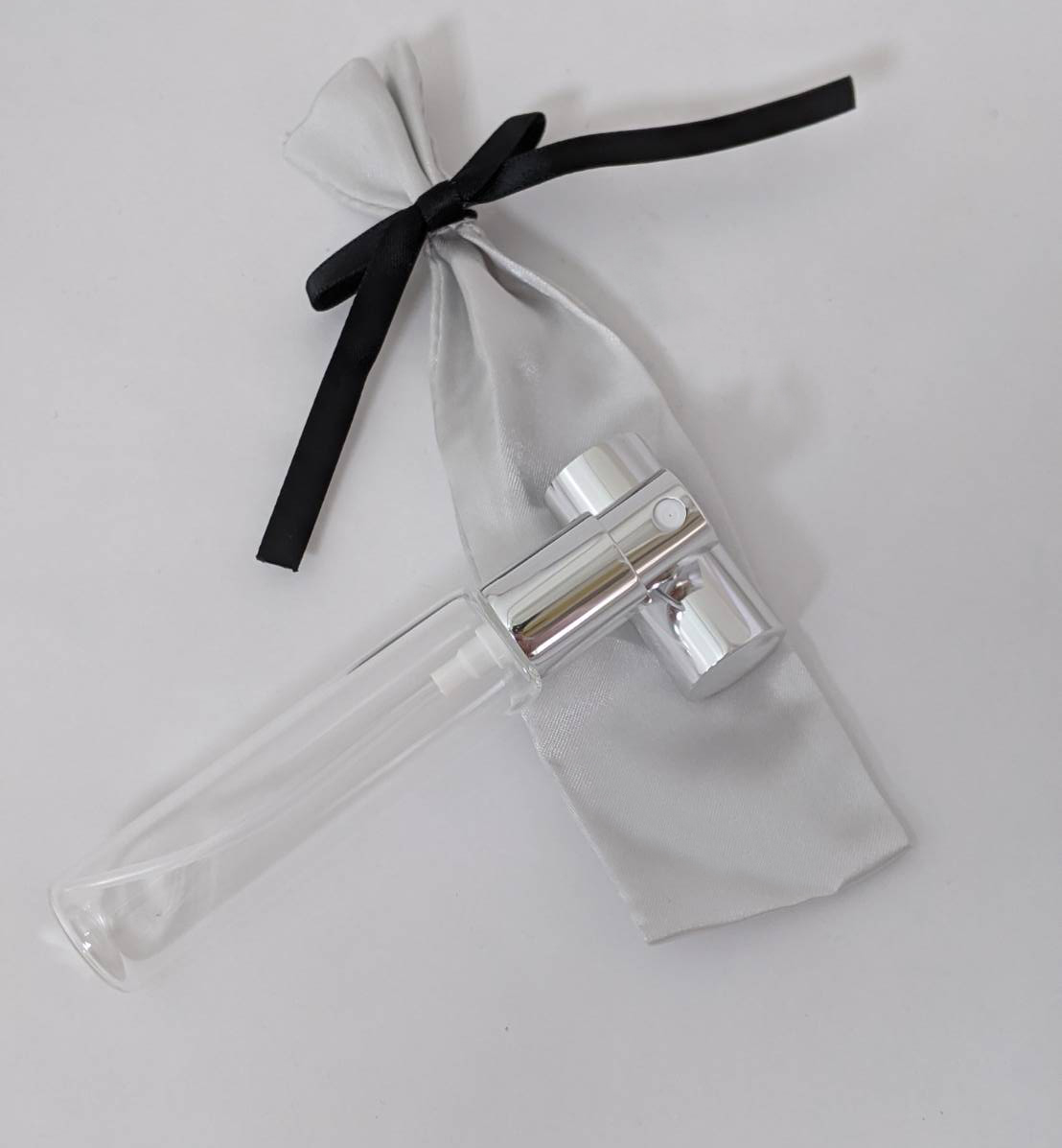 高級質感銀色絲綢小袋附15ml 攜帶式銀色噴霧圓柱玻璃空瓶