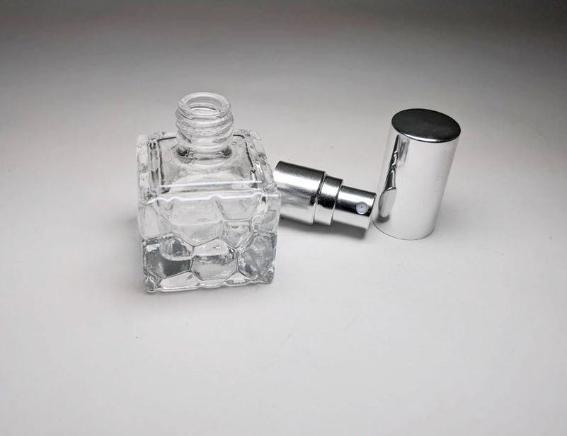 優雅蛇紋銀色噴頭香水玻璃瓶